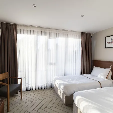 Upsuites