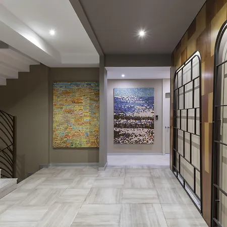 Upsuites Hotel