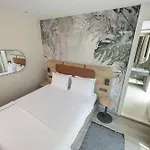 Upsuites Hotel