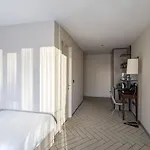 Hotel Upsuites 4*