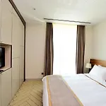Upsuites Hotel