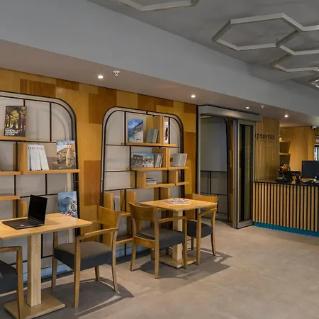 Upsuites 4*