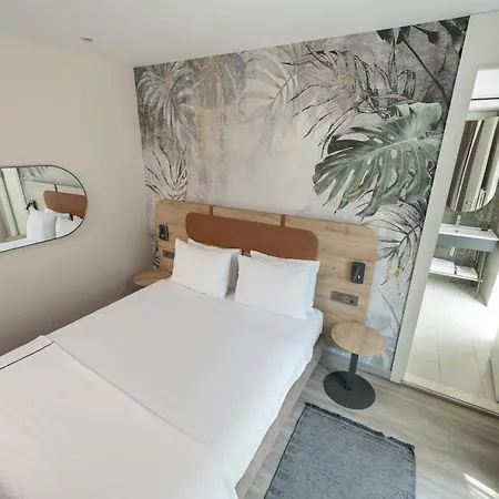 Upsuites Hotel