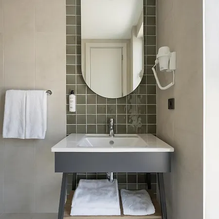 Upsuites Hotel