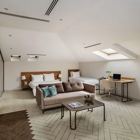 מלון Upsuites 4*