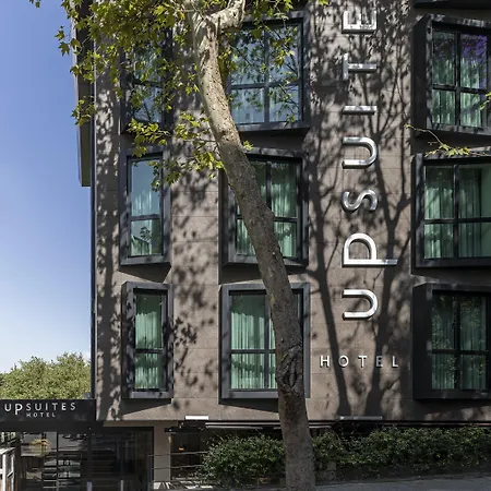 מלון Upsuites 4*