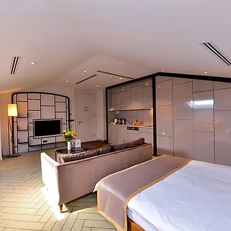 Upsuites Hotel