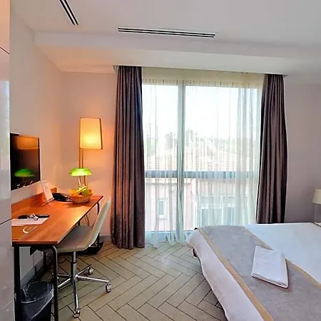 Upsuites Hotel 4*