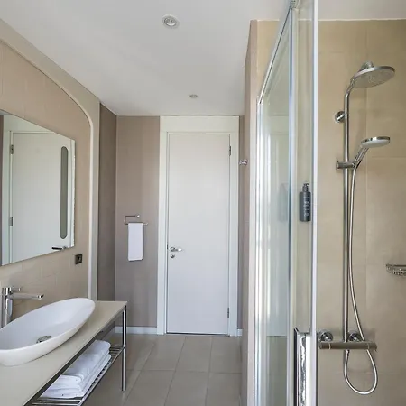 Upsuites 4*